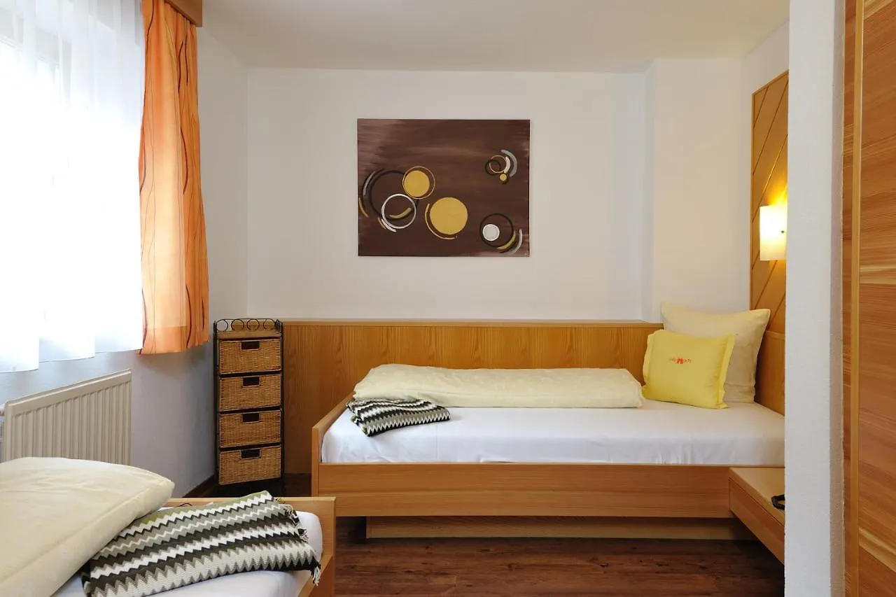 アパートホテル Appartement Chesa Monte イシュグル